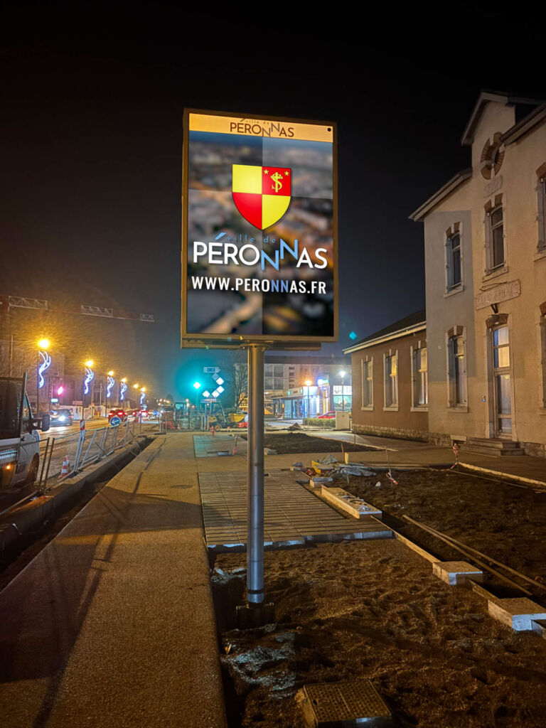 Mairie de Péronnas écran TOPCOLOR double face sur mât