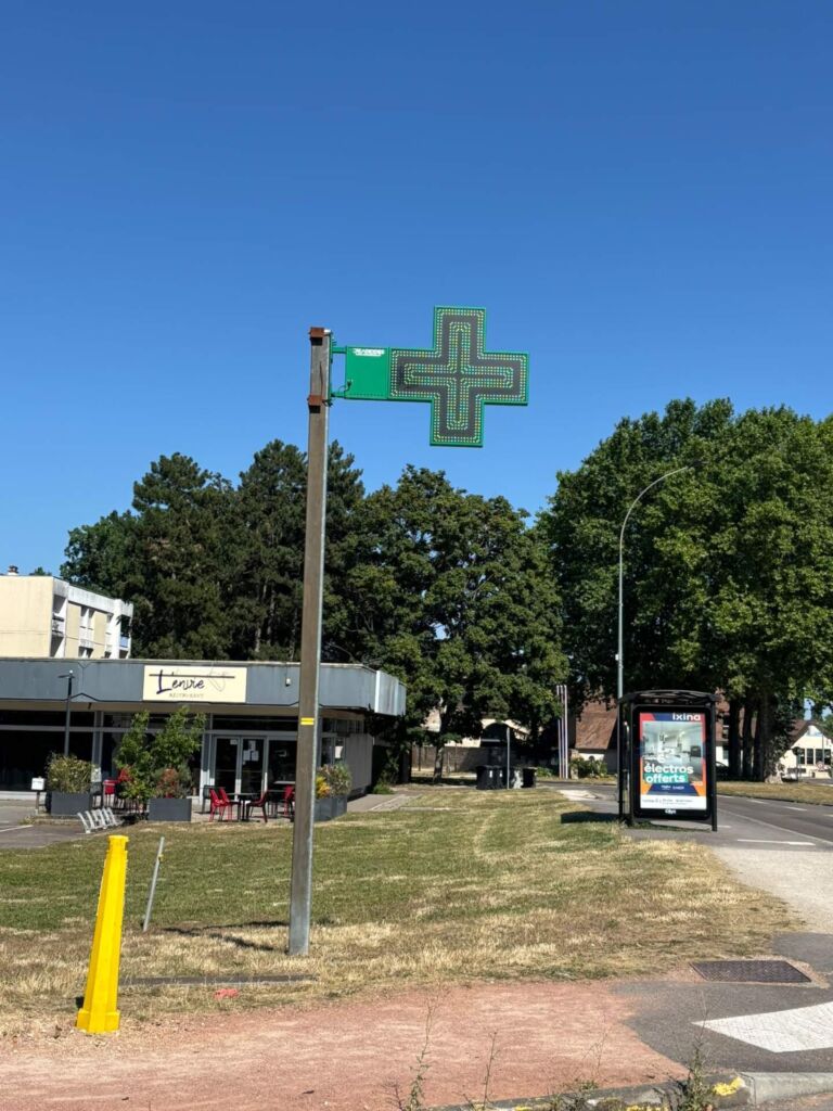 Pharmacie des Ayers croix ECOLIGHT+ 1200 double face